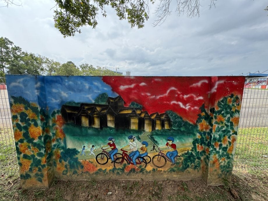 (古城封底主文)《用眼睛去旅游》:体育馆壁画
