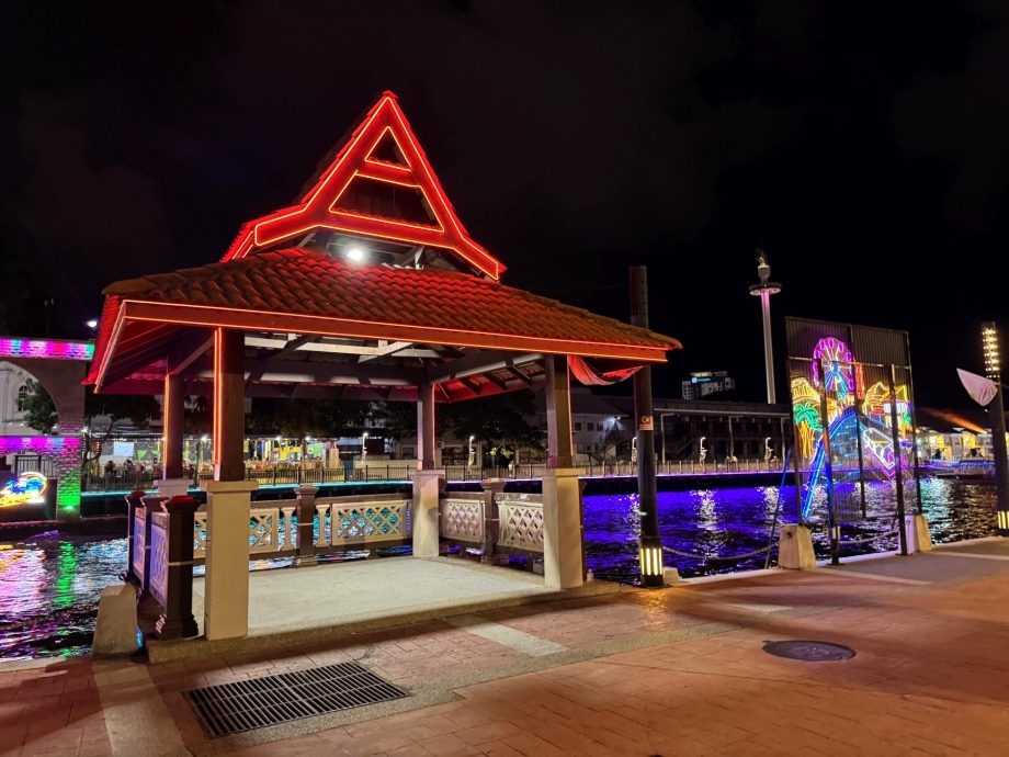 （古城封底主文）《用眼睛去旅游》：马六甲河口夜晚风情