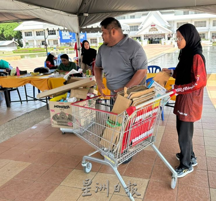 (古城封面主文)甲市政厅回收活动反应佳 冀延长活动时间推广环保