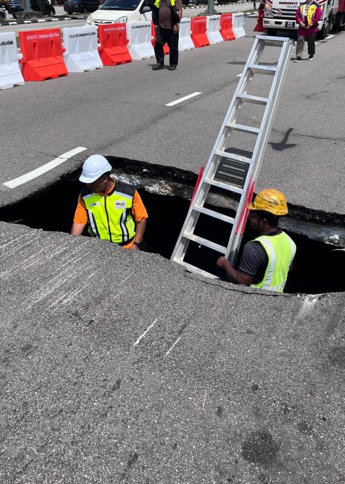 (古城封面主文)马路出现骇人大坑 工程局将封锁部分路段