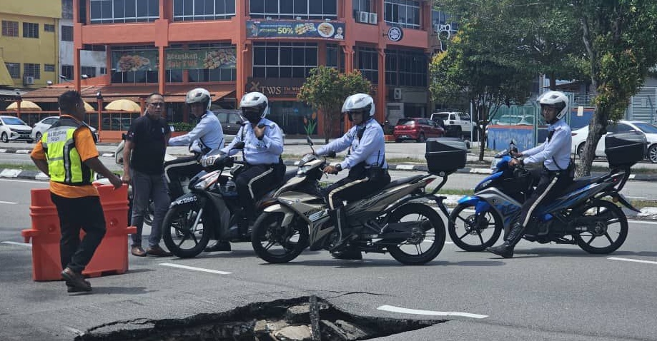 (古城封面主文)马路出现骇人大坑 工程局将封锁部分路段