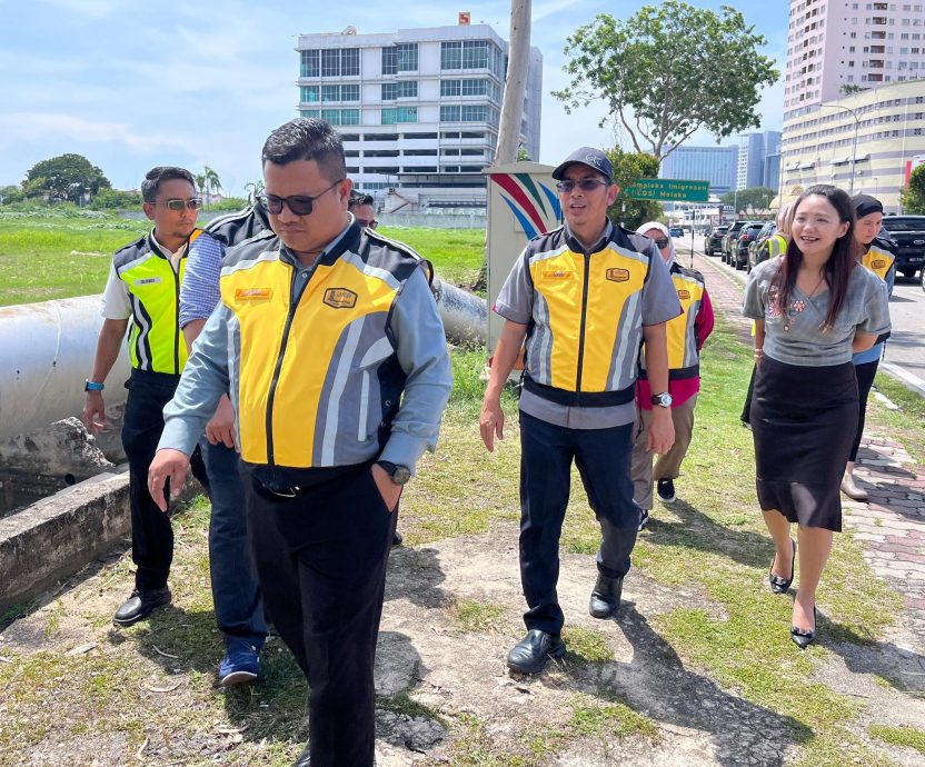 (古城封面主文)马路出现骇人大坑 工程局将封锁部分路段