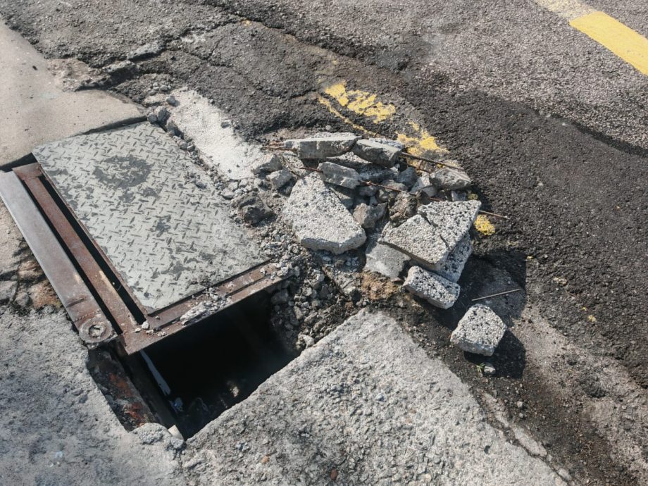 (古城封面副文)车子停靠黄线转弯处导致沟渠损坏,市政厅或设软性防撞杆