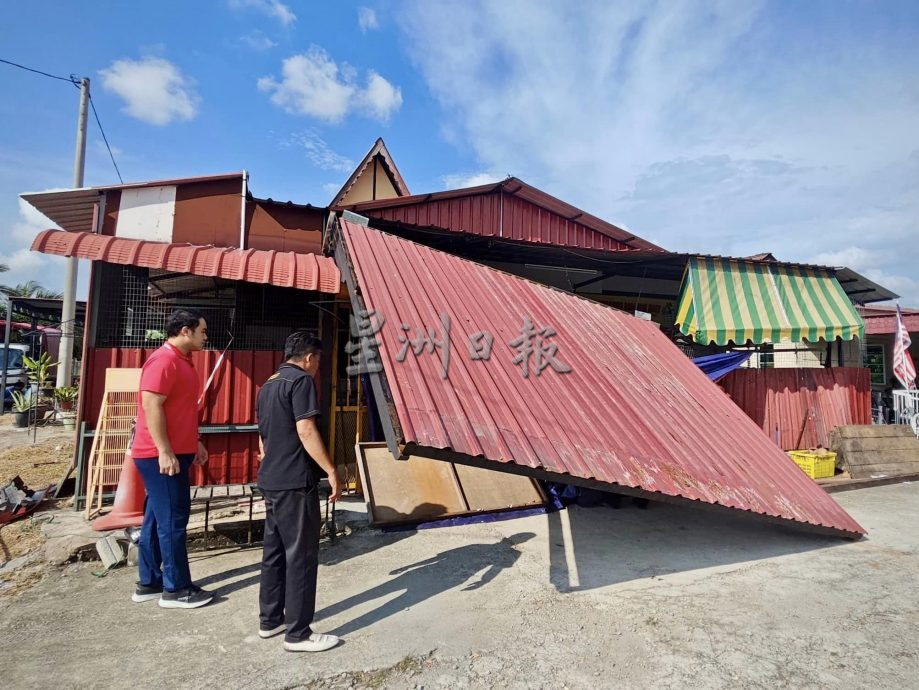 (古城封面副文)轿车司机误踩油门直冲入店,幸无人受伤
