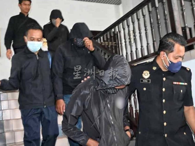 (古城版)三警员涉受贿被控