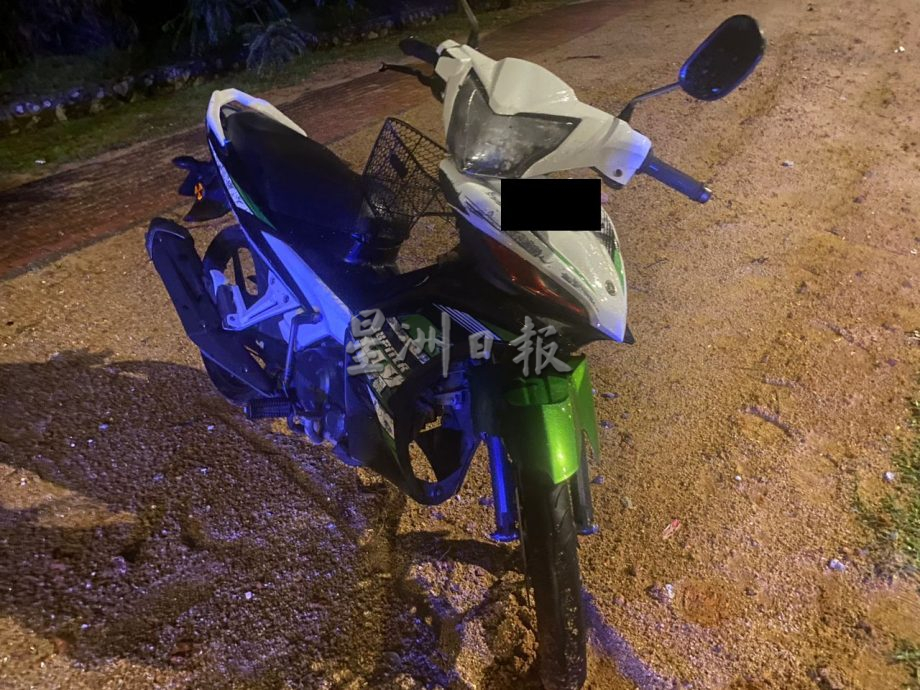 (古城版)疑闪避积水惹祸 5摩托车连环撞酿1死2伤