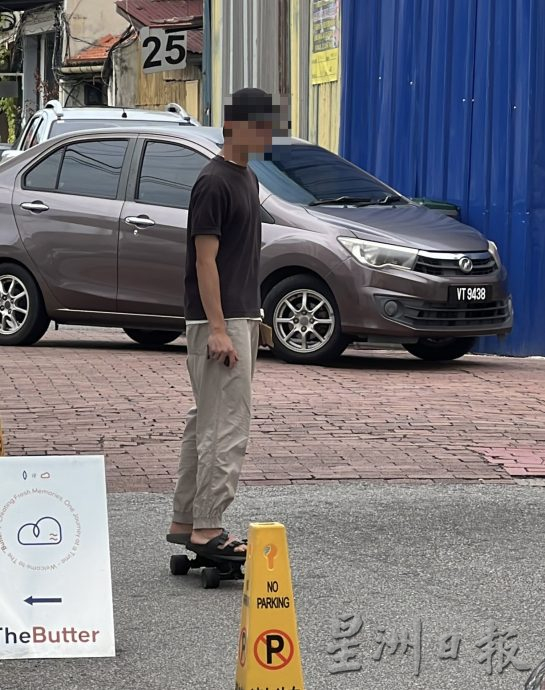 (古城第七版主文)老街玩滑板,危害自己和民众