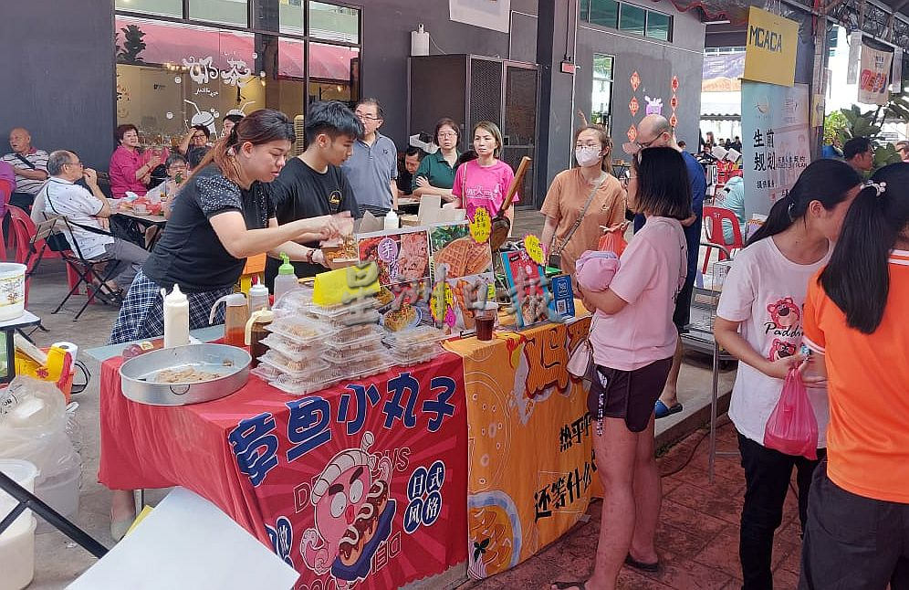 (古城第三版主文)邱培栋承诺每年拨款修德善堂2万令吉作为义诊施医赠药基金