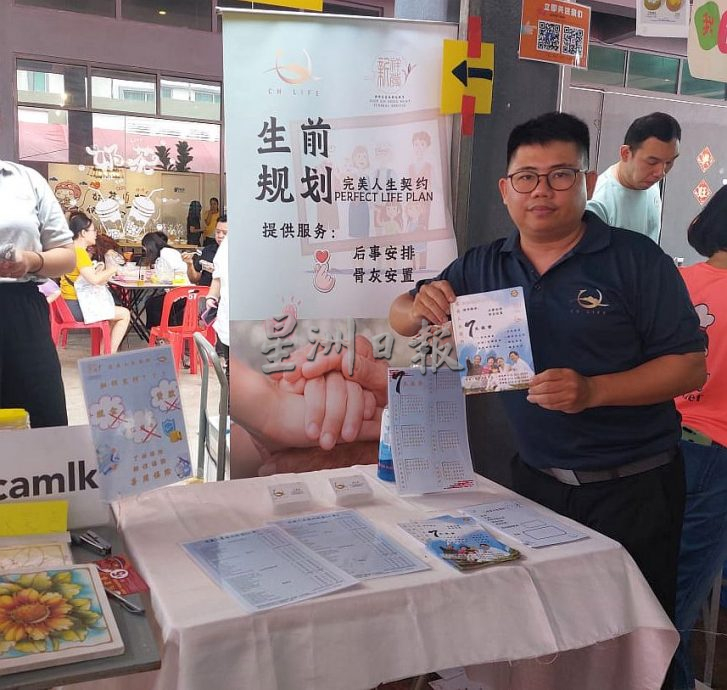 (古城第三版主文)邱培栋承诺每年拨款修德善堂2万令吉作为义诊施医赠药基金