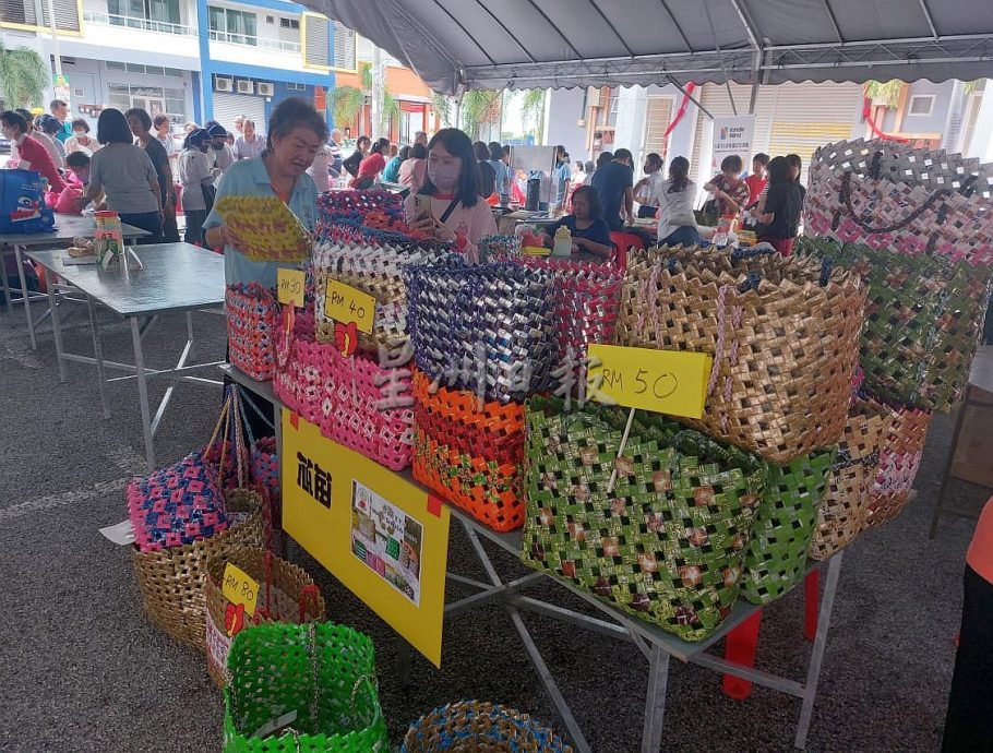 (古城第三版主文)邱培栋承诺每年拨款修德善堂2万令吉作为义诊施医赠药基金