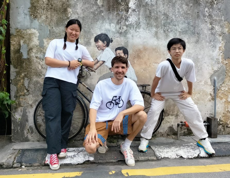 姐弟共骑 追风少年 爬墙小孩 都来了 恩尼斯与壁画主角大团圆 //主