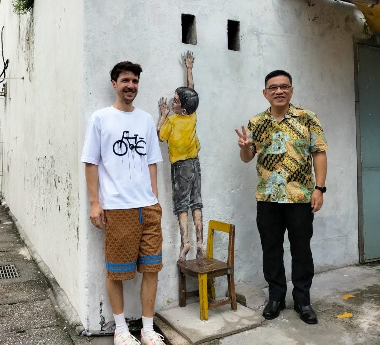 姐弟共骑 追风少年 爬墙小孩 都来了 恩尼斯与壁画主角大团圆 //主