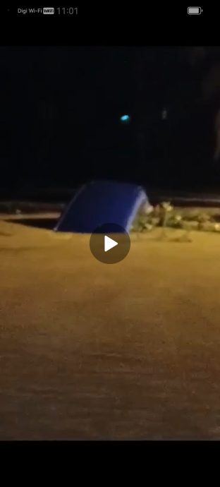 (大北马)1小时暴雨淹甘榜,夫妻开车涉水逃陷急流被冲走!