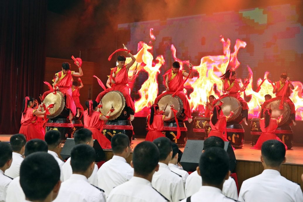 (大北马)中国海军访锺灵独中 文化交流比球技