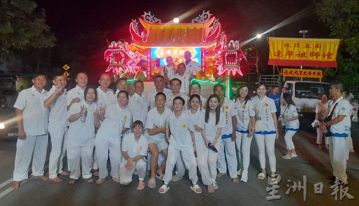 亚罗士打3斗母宫 河畔恭迎九皇銮驾