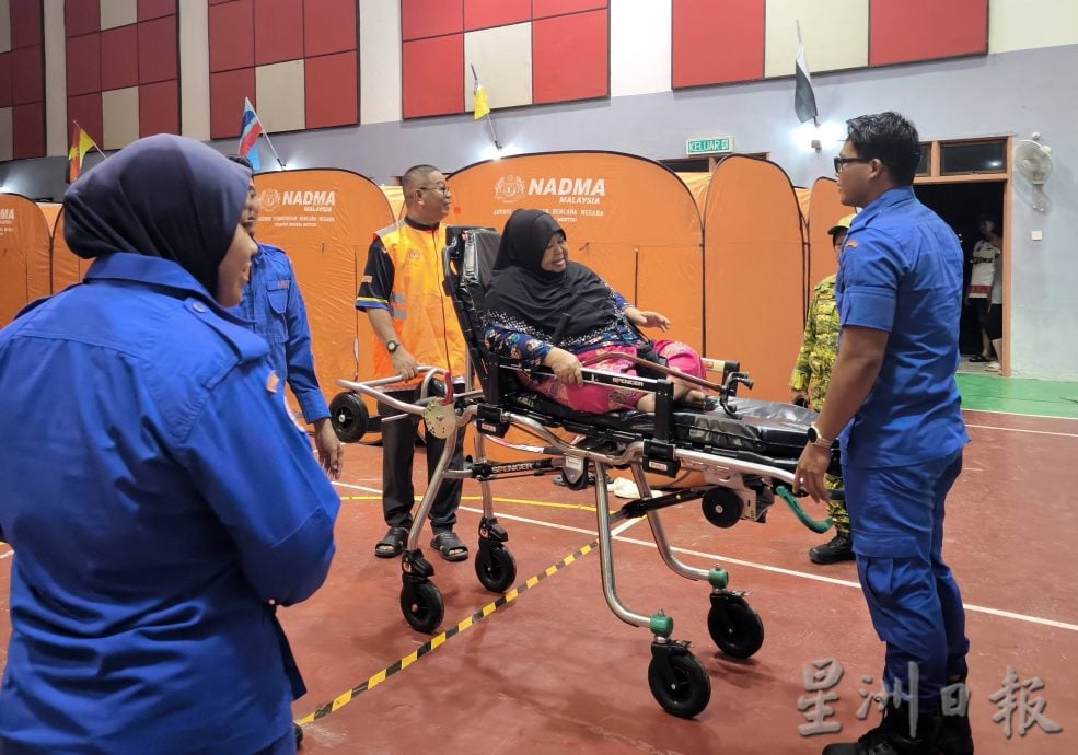 (大北马)农历九月十七大涨潮,海潮泛滥湍急,沿海村水位至2呎高,PGA哨站也不能幸免