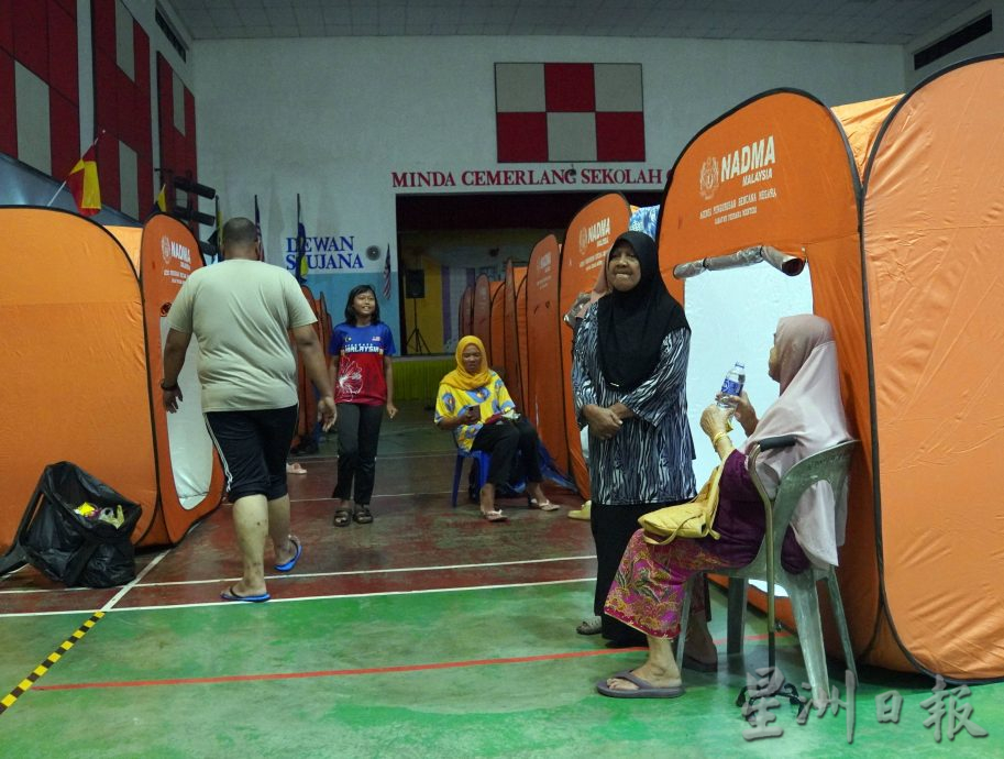 (大北马)农历九月十七大涨潮,海潮泛滥湍急,沿海村水位至2呎高,PGA哨站也不能幸免