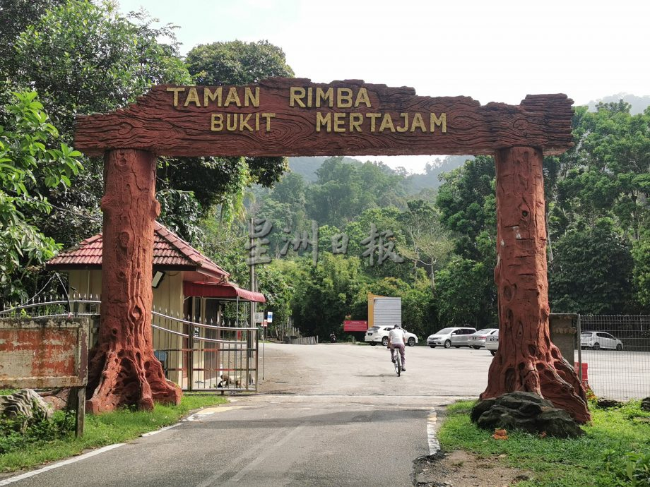 (大北马)卓坤山设有“检查站追踪器”手机应用程式,减少迷路事件