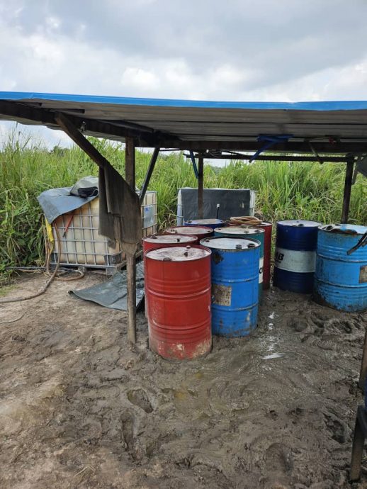 (大北马)吉内贸局香蕉园起获4000公升的柴油,总值达1万1800令吉。