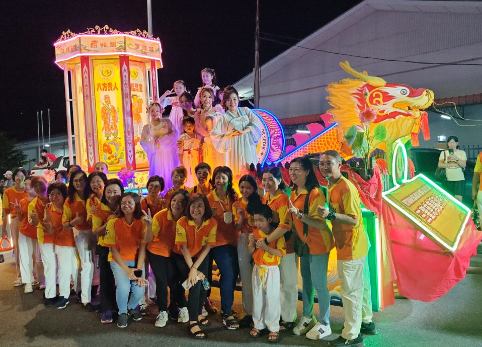 (大北马)吉打斗母宫九皇大帝圣驾回銮,吸引48支游行队伍参与。