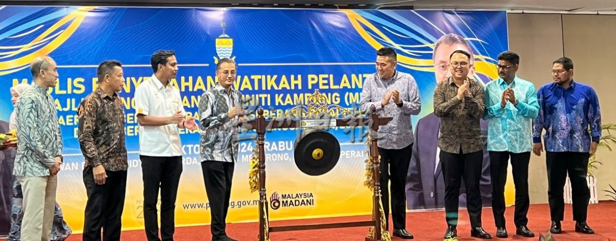 (大北马)威省3县224个乡管会接领委任状。