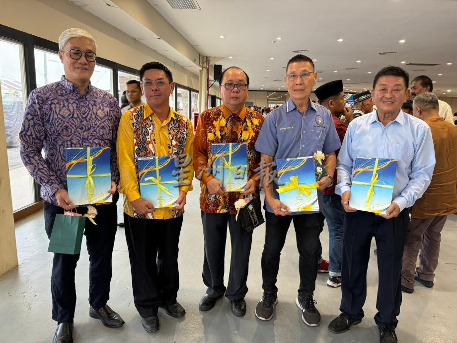 (大北马)威省3县224个乡管会接领委任状。