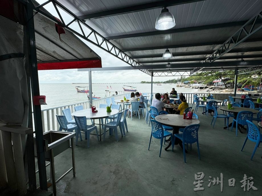 尽管已陆续完成修复并恢复营业,北海清洁海滨多数海鲜馆的生意依然惨淡。