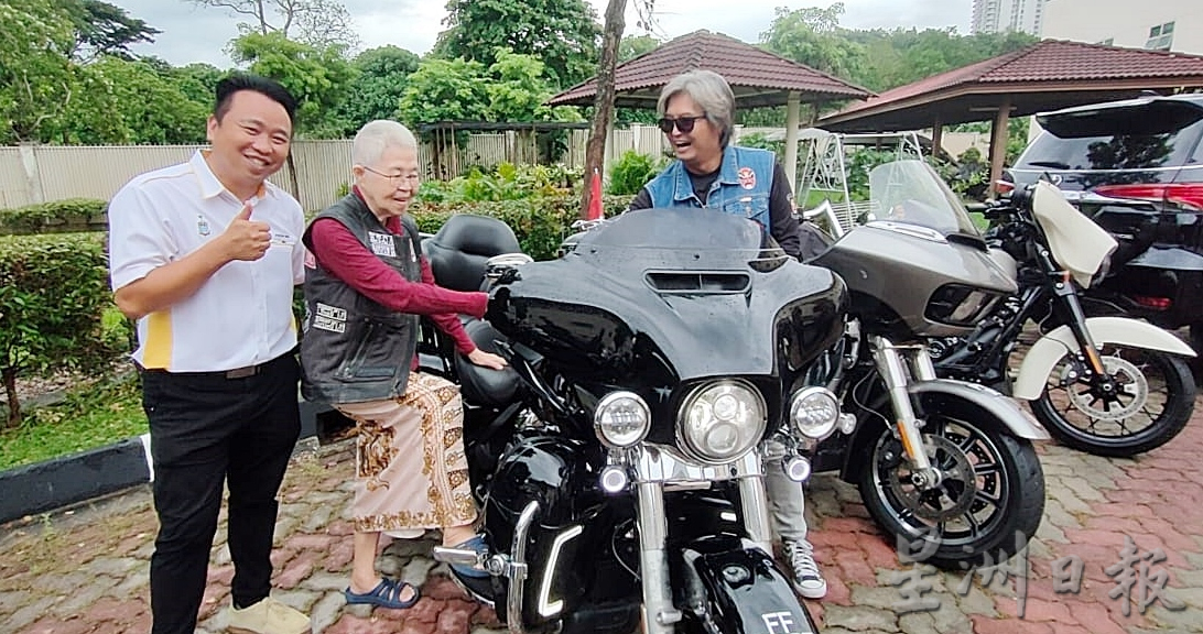 (大北马)穿夹克催油门 “追风阿嬷”好兴奋