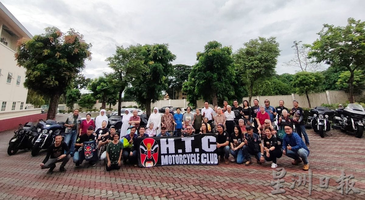 (大北马)穿夹克催油门 “追风阿嬷”好兴奋