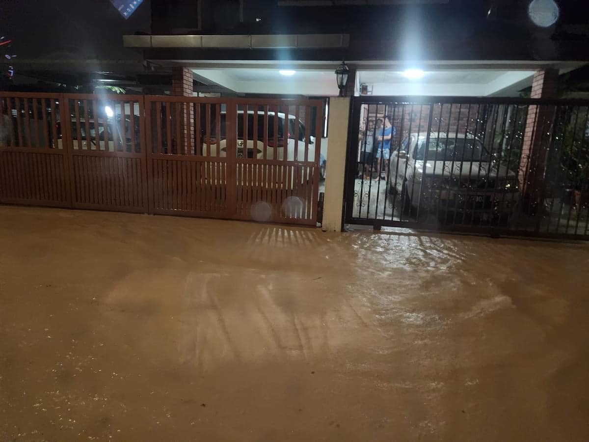 (大北马)靠近绕道工程山坡 黄泥水淹爱莲玉 //主