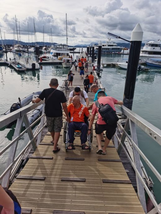 (大都会)双福障友圆梦出海