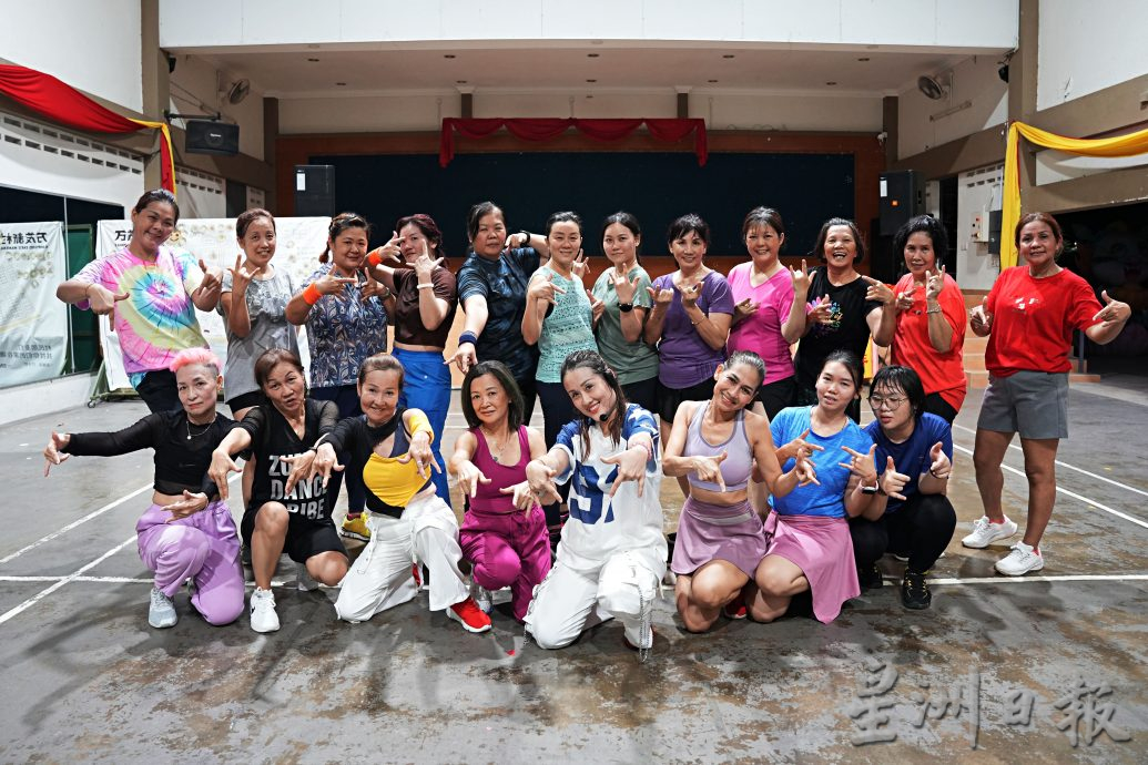 (已签/14日见报/见网)乐活频道/舞动节拍挥洒汗水 尊巴班“动起来”