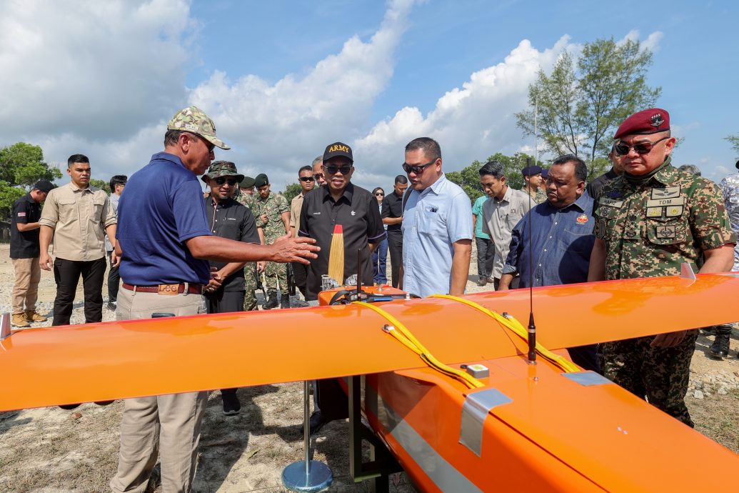 (已签发)全国:卡立:国防部或取消 租赁4架UH-60A黑鹰直升机合同