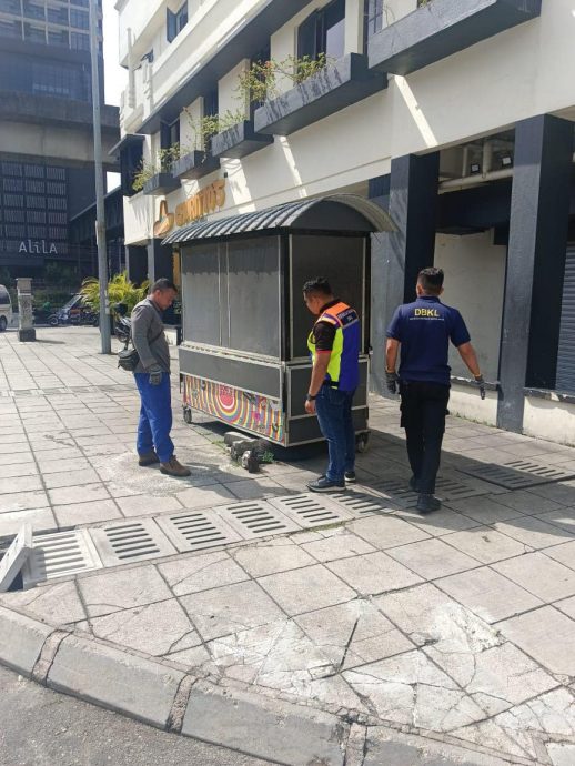 (已签发)吉隆坡市政局取缔美千万网红光顾的路边摊汉堡
