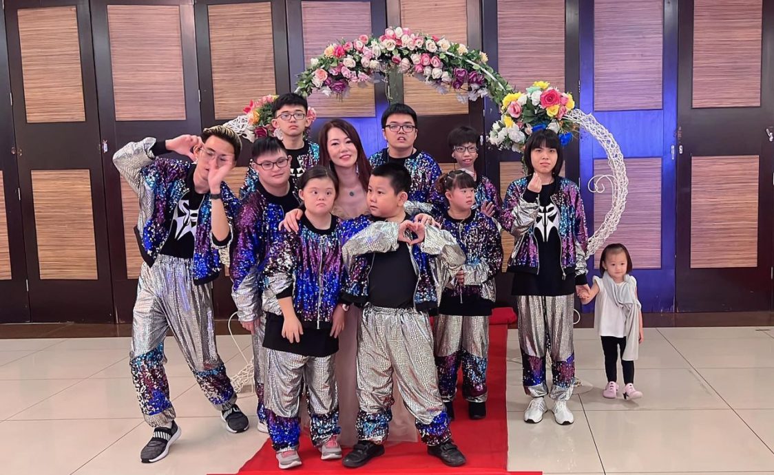 善心美事:天使老师李媄岚 教星星儿跳舞不言累
