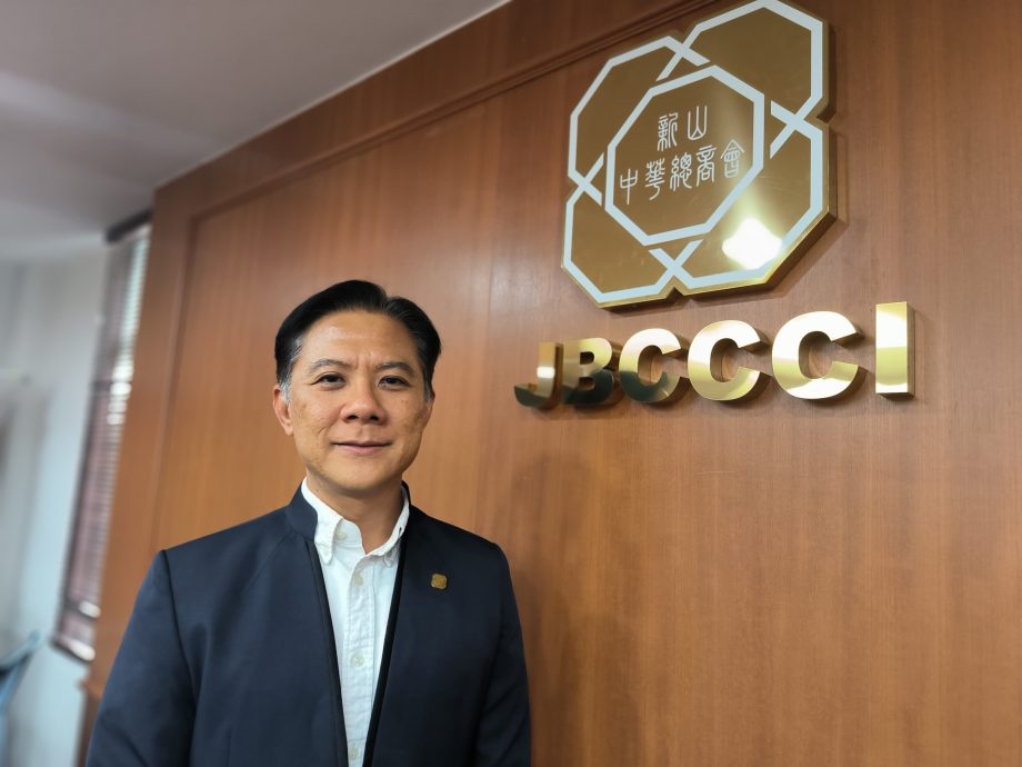 (已签发)柔:封面副文1:新山中总点评财案 赖君杰:中规中矩