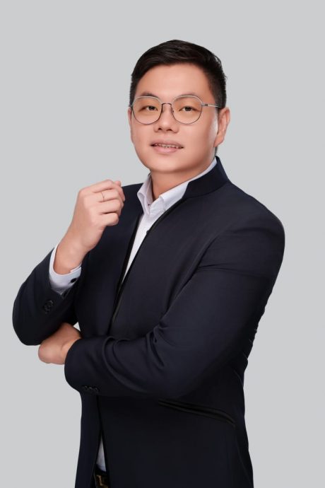 (已签发)柔:封面副文1:新山中总点评财案 赖君杰:中规中矩