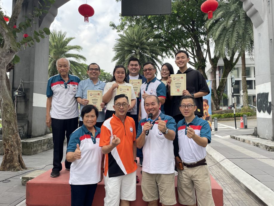 5教师从讲台走上舞台,陈旭年文化街头唱出师声