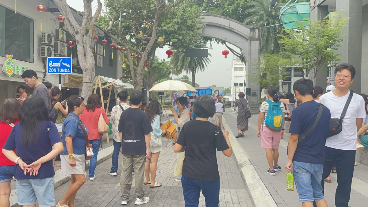 5教师从讲台走上舞台,陈旭年文化街头唱出师声