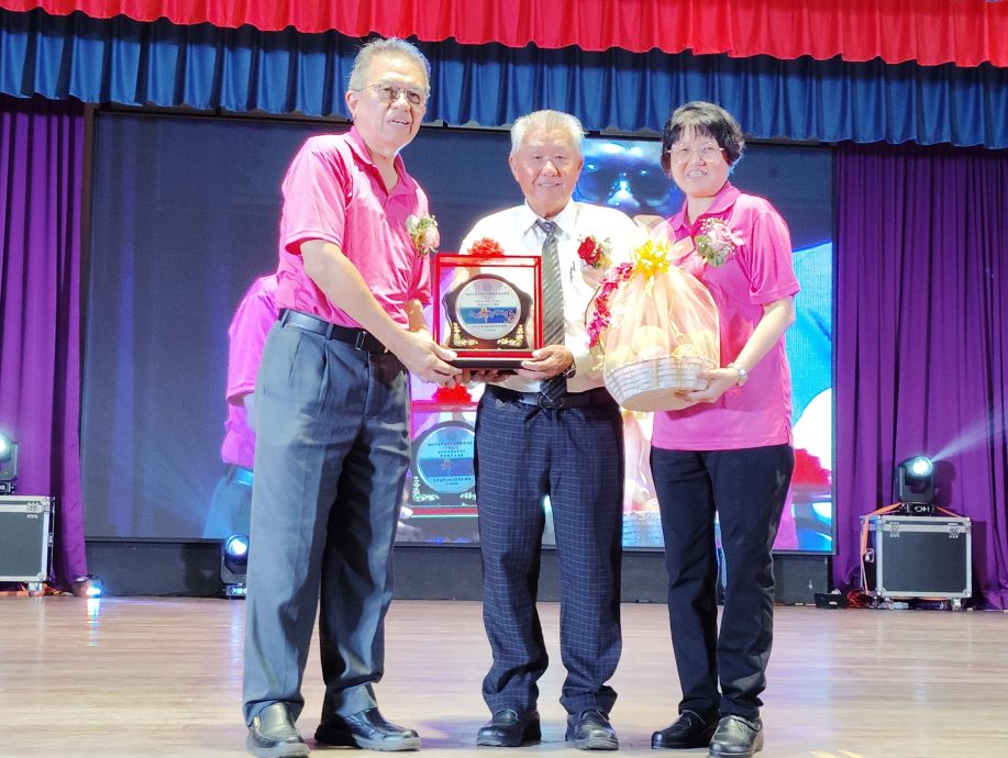 (已签发)柔:**版头**东甲20华小学生 “金山舞影耀明月”展舞姿