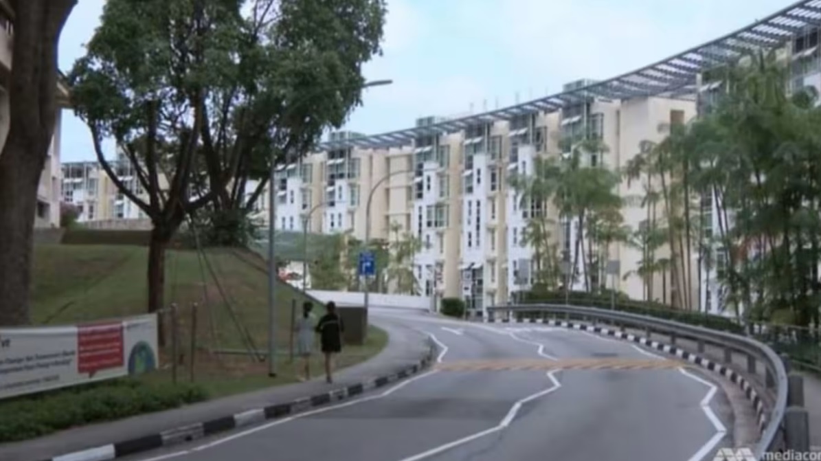 (已签发)柔:狮城二三事:国大宿舍坠楼案 18岁男子倒卧当场死亡