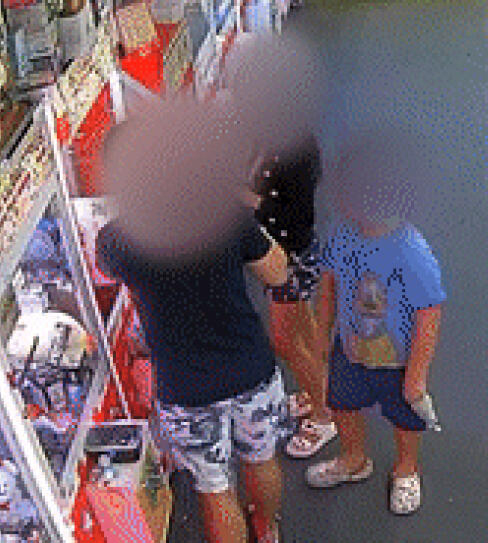(已签发)柔:狮城二三事:男子携2孩童 娃娃机店破锁偷拉布布