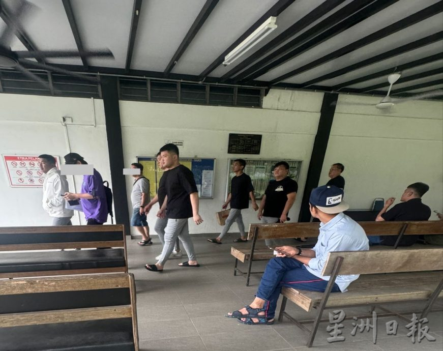 (已签发)柔:男子遭持械攻击案|6人被控否认持械伤人 2人转证人
