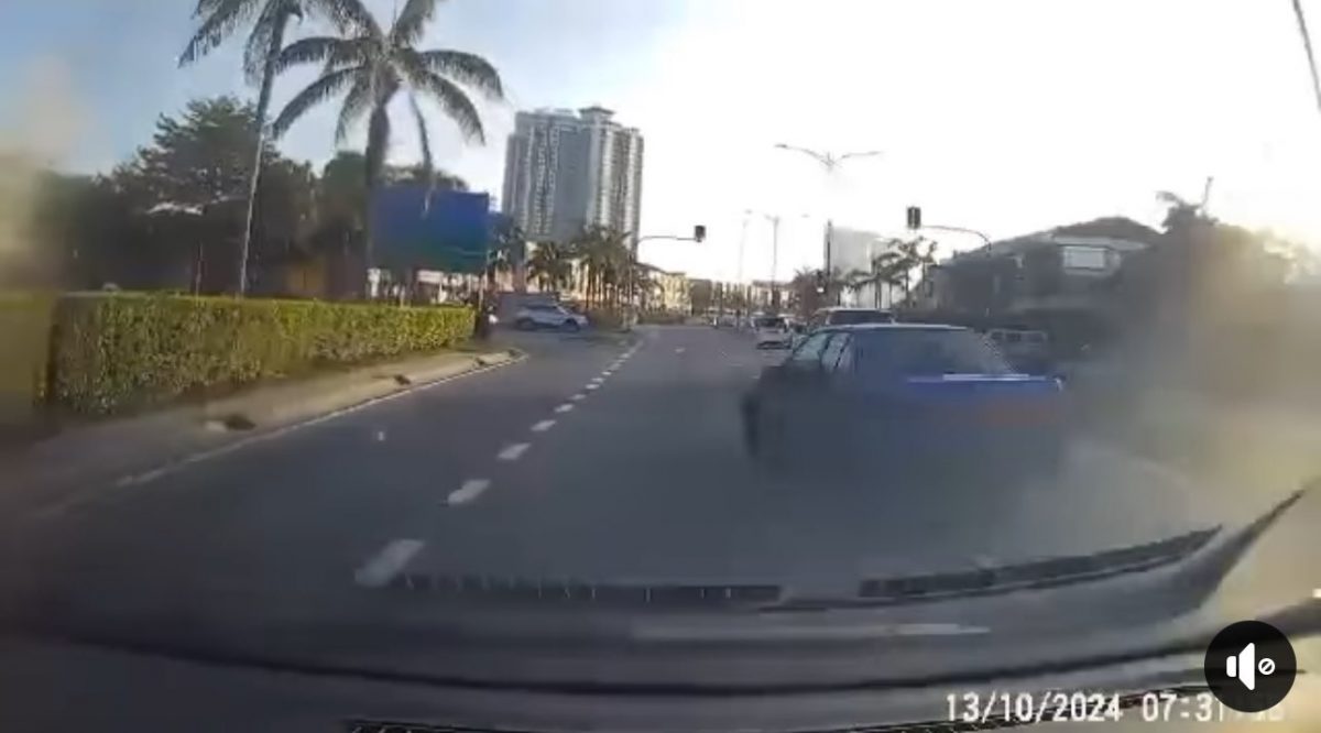 (已签发)柔:碰瓷还是车子失灵? 司机遇前方车辆5度紧急煞车