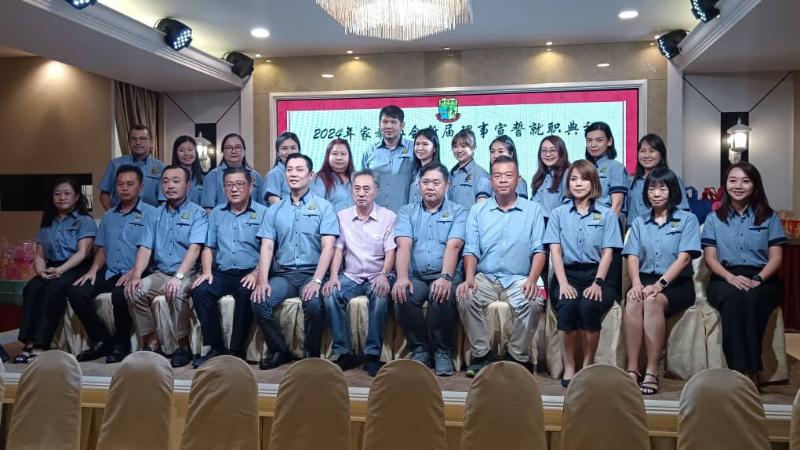 郭金财盼董家协续紧密合作,新华成首屈一指学校