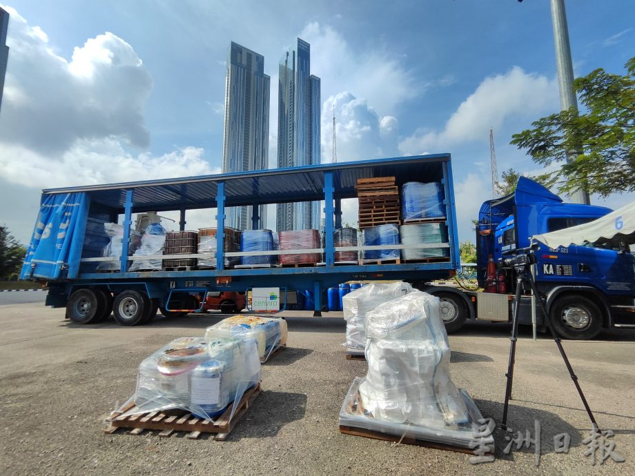 (已签发)**版二头**柔:柔警销毁6888万令吉毒品,6630毒品案结案