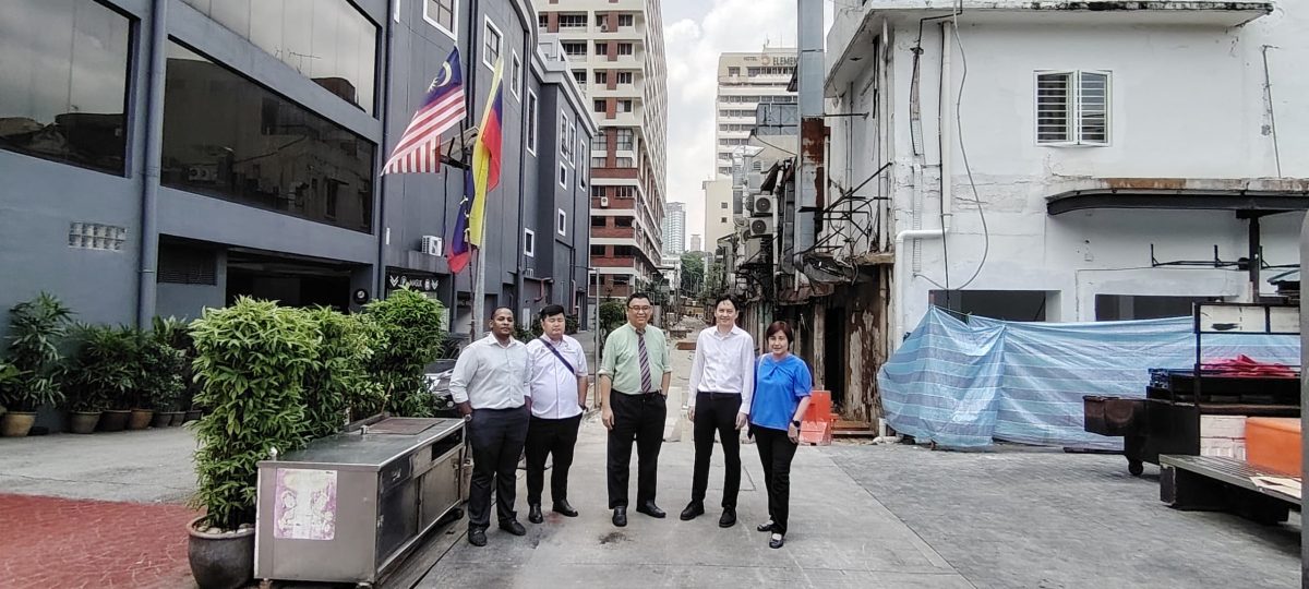 (版2头)大都会/苏丹街后巷整顿美化 改成单向通车道缓解塞车