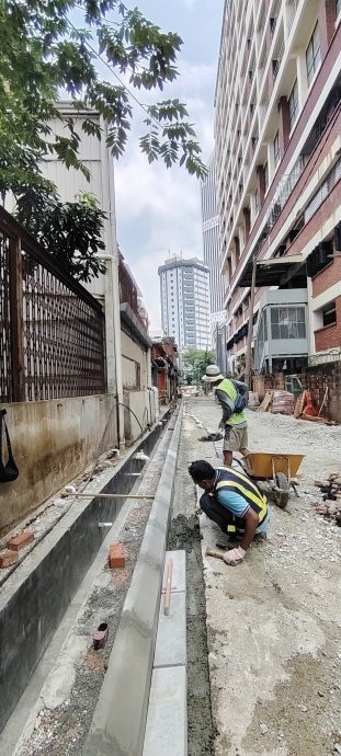 (版2头)大都会/苏丹街后巷整顿美化 改成单向通车道缓解塞车