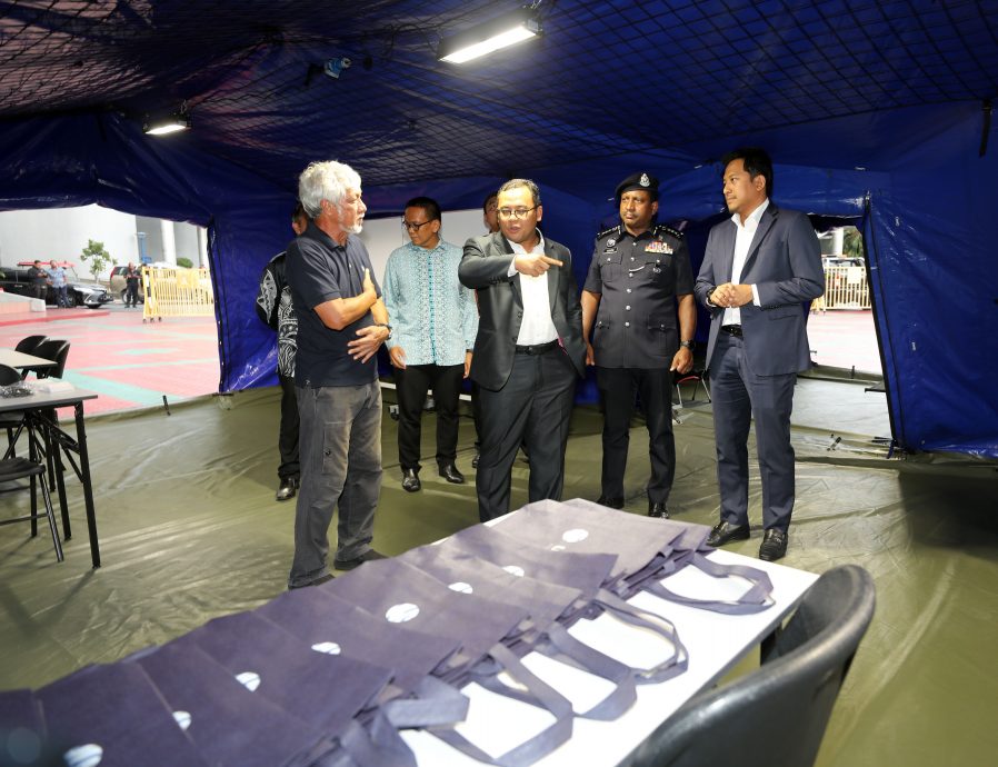 (版3头)大都会/雪州政府移交专用帐篷给警方 以警队灾难工作