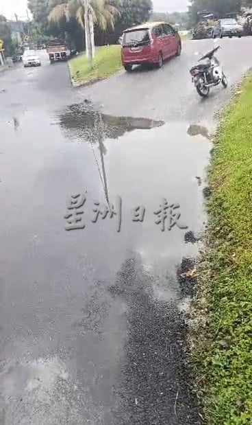 NS芙蓉/芙拉杭新村疏通沟渠让排水顺利,预防闪电水灾发生